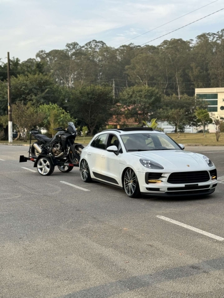 PORSCHE MACAN + ÁFRICA TWIN